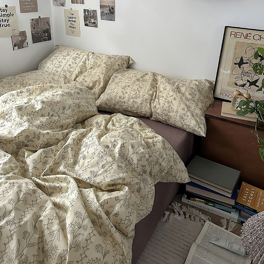 Vintage Floral Dream Bedding Set — Soft-Touch Cotton Duvet & Pillowcases — Lifestyle 3