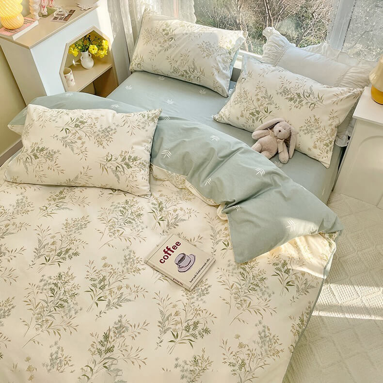Vintage Pale Floral Print Bedding Set — Soft-Touch Cotton Duvet & Pillowcases — Lifestyle 1