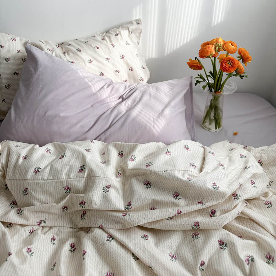 Vintage Grandmacore Floral Print Bedding Set — Soft-Touch Cotton Duvet & Pillowcases — Detail