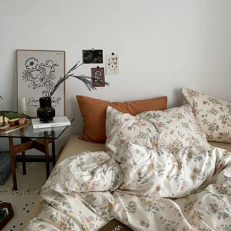 Vintage Pale Flowers Print Cotton Bedding Set — Front view